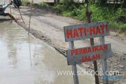  Warga keluhkan proyek betonisasi jalan di Karangtengah