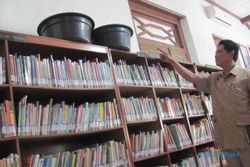 BANGUNAN RUSAK: Atap Kantor Perpustakaan Daerah Klaten Bocor, Ancam Koleksi Arsip dan Buku