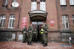 Jaksa Militer Polandia Tembak Diri Sendiri Saat Jumpa Pers