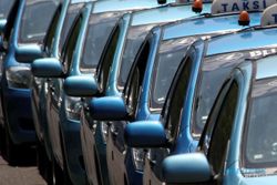 POLEMIK TAKSI UBER-GRAB : Grab-Uber Batal Diblokir, Pengemudi Angkutan Konvensional Mau Mogok Lagi