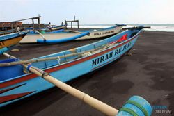 HUJAN SEMARANG : Duh, Terhambat Lumpur, Kapal Nelayan Sulit Bersandar