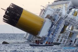 KAPAL 'TITANIC' ITALIA: 8 Jasad Berhasil Ditemukan Dari Bangkai Kapal 