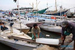 PENERTIBAN NELAYAN : Nelayan Dilarang Pakai Pukat, Pemerintah Tak Beri Solusi