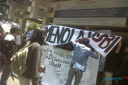 Ratusan Mahasiswa ISI Demo Tolak Nama ISBI