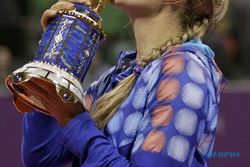 QATAR LADIES OPEN: Kalahkan Stosur, Azarenka Juara