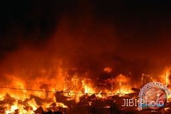 PASAR TERBAKAR: 500 Kios di Pasar Kisaran Terbakar