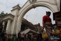 REVITALISASI PASAR KLEWER: Pasar Darurat Jangan Bikin Macet