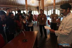 BAHASA DAERAH : Rapat Gunakan Bahasa Jawa