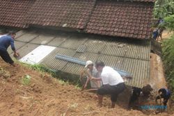 Longsoran Tebing Hajar Rumah Haryanto