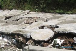 BENCANA PACITAN : Tanah Retak di Mangunharjo Sedalam 2 Meter, 303 Jiwa Diungsikan