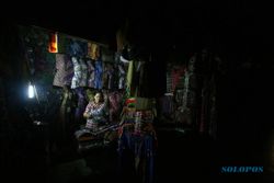  PEMADAMAN LISTRIK: Listrik Kerap Padam, Pedagang Pasar Klewer Jengah