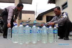 MIRAS SUKOHARJO : Dijual di Rumah dan Toko, Puluhan Botol Ciu Disita