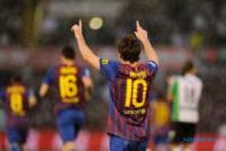 Dua Gol Messi Menangkan Barca
atas Racing Santander