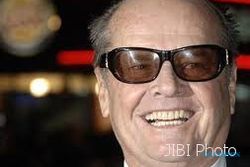 KARTU IDENTITAS PALSU: Penipu Gunakan Foto Jack Nicholson