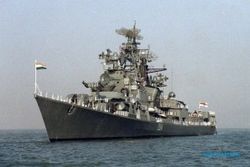 KAPAL PERANG: Kapal Perang India Bersandar di Makassar