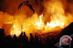 KEBAKARAN RUMAH: 14 Rumah Ludes Terbakar di Samarinda