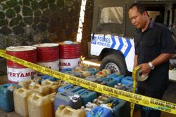 PENIMBUNAN BBM: Diduga Timbun 1.179 Liter BBM, Warga Eromoko Ditangkap