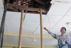   SMPN 1 KARANGNONGKO: Atap Ruang Guru Nyaris Ambruk