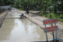 BETONISASI: Program Karya Bhakti Betonisasi Jalan 1.665 meter