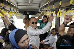 HADIRI SIDANG KABINET, MENKOP UKM NAIK TRANS JAKARTA 