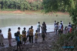 TENGGELAM: Pelajar SMP Kalap di Sungai Bengawan Solo