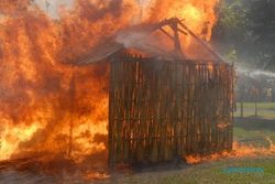 KEBAKARAN: Warung Sate di Jatisrono Dilalap Api