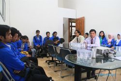 Mahasiswa AKRB Yogyakarta Belajar Jurnalistik di Harian Jogja