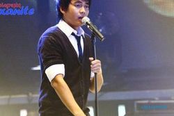 INDONESIAN IDOL 2012: Ivan Jagokan Sean Jadi The Next Indonesian Idol