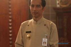  PASAR BARANG BEKAS: Jokowi Resmikan Pasar Barang Bekas