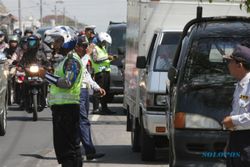 RAZIA LALU LINTAS : Polres Bantul Razia Truk Bandel yang Beroperasi di Jalan Parangtritis