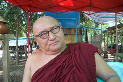 Kisah Demokrasi dan Kehidupan Para Biksu di Myanmar