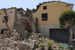 GEMPA ITALIA: 12 Jam Tertimbun Reruntuhan, Wanita Italia Selamat