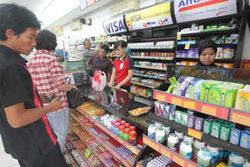 TOKO MODERN : Alfamart Tuding Penertiban Minimarket Surabaya Kurang Tepat