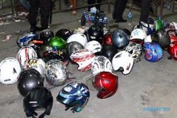 PENCURIAN: Kios Tak Ditinggali, Pencuri Sikat 40 Helm