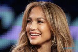 SENSASI ARTIS : Jennifer Lopez Pakai Barcode Biar Tak Salah Kostum