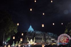 PERAYAAN WAISAK: Pelepasan 1.000 Lampion Tutup Rangkaian Waisak 