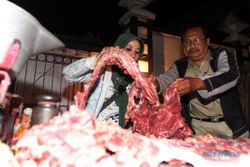 DAGING BUSUK: Operasi Yustisi Temukan Daging Busuk di Pasar Solo