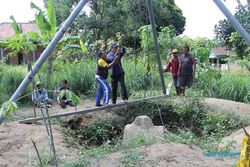 BATU BERSEJARAH: BP3 Jawa Tengah Angkat Batu di Watutelenan