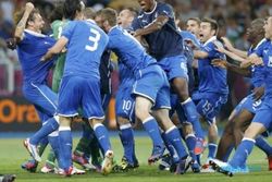 Ungguli Inggris, Italia Rayakan Kemenangan