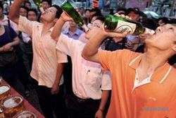 MINUM BIR: Penduduk China Peminum Bir Terbesar di Dunia