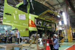 HINO MOTORS INDONESIA: Permintaan Tinggi, Optimistis Layani Pasar Truk dan Bus