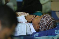 AKSI SOSIAL: RS Nur Hidayah Khitan 1.630 Anak di Papua