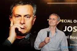 THE SPECIAL ONE: Jose Mourinho Menangani Klub Dengan 'Jurus Cinta' 