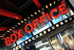 BOX OFFICE HOLLYWOOD : War Room Puncaki Box Office