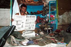 ASIA CALLING: Perjuangkan Kaum Dalit, Tukang Sepatu Terbitkan Koran Sendiri