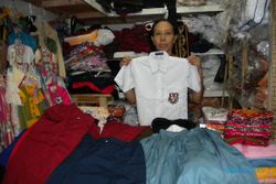 MUBENG BERINGHARJO: Pedagang Seragam Tambah Stok