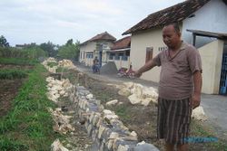 Konflik Kepentingan, Padat Karya di Desa Bendungan Mandek