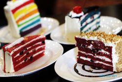 THE SUNAN HOTEL Tawarkan Delivery Rainbow Cake