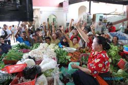 PILKADA DKI: Pedagang Pasar Gede Ikut Tegang Pantau Quick Count