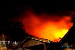 KEBAKARAN: Ditinggal Tarawih, Rumah Warga Pengkol Terbakar